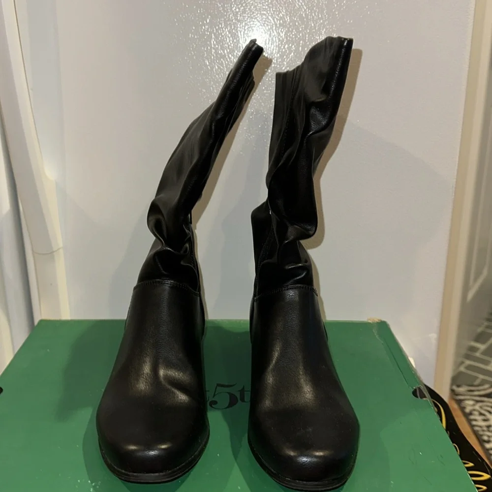 Gently Worn East 5th Junction Black Slouch Boots w/ Memory Foam- Size 8.5 - Picture 2 of 9